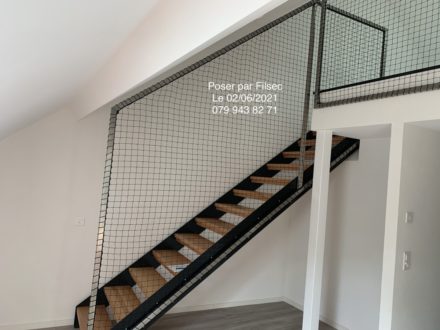 Filet vertical mezzanine et garde corps escalier