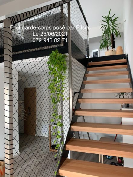 Filet garde-corps design escalier